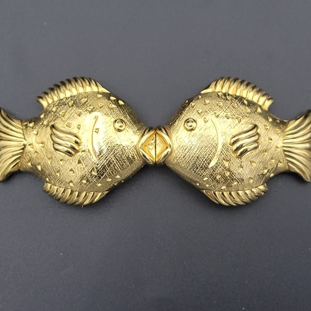 Vintage Papell Studio Gold Tone Kissing Fish Belt Buckle 4.5 Inch Statement Size